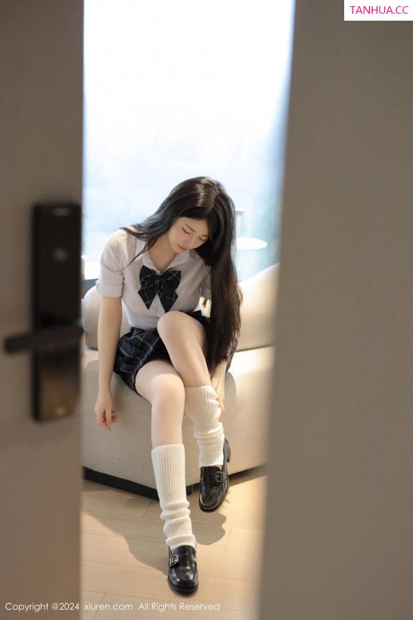   [XiuRen]高清写真图 2024.03.04 No.8173 陈小花 丝袜美腿第27张图片